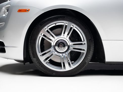 Used 2017 Rolls-Royce Dawn RWD image 22
