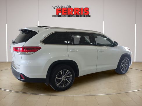 Used 2017 Toyota Highlander XLE AWD/4WD image 5