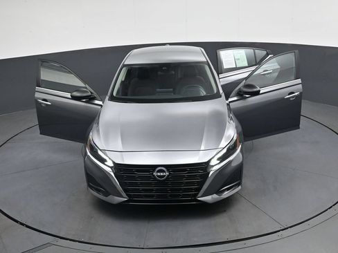 Used 2024 Nissan Altima 2.5 SV FWD image 40