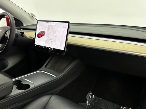 Used 2021 Tesla Model Y Long Range image 36