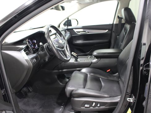 Used 2017 Cadillac XT5 Luxury w/ Driver Awareness Package AWD/4WD image 3