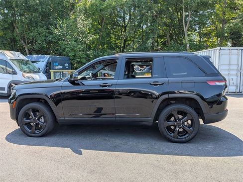 Certified 2023 Jeep Grand Cherokee Altitude image 7