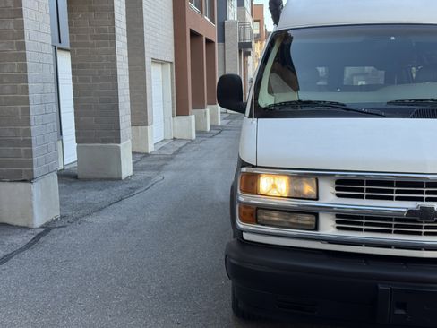 Used 1999 Chevrolet Express 1500 w/ Convenience Pkg image 10