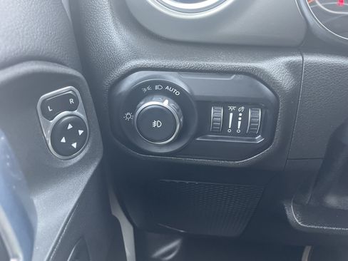 Used 2021 Jeep Wrangler Unlimited Sahara AWD/4WD image 14