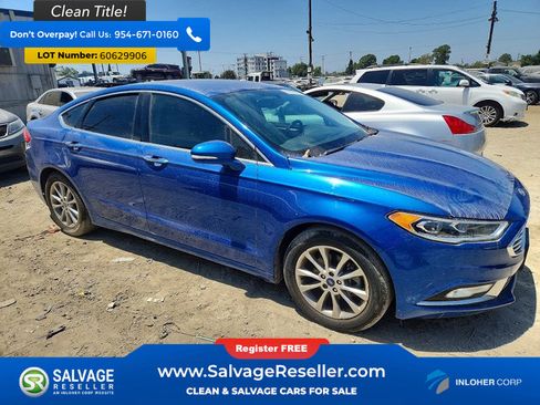 Used 2017 Ford Fusion SE w/ Fusion SE Technology Package FWD image 5