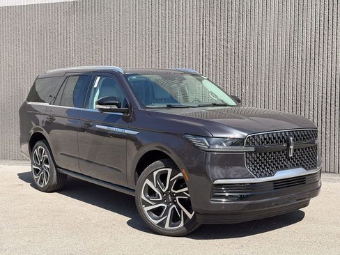 New 2026 Lincoln Navigator Reserve AWD/4WD image 9