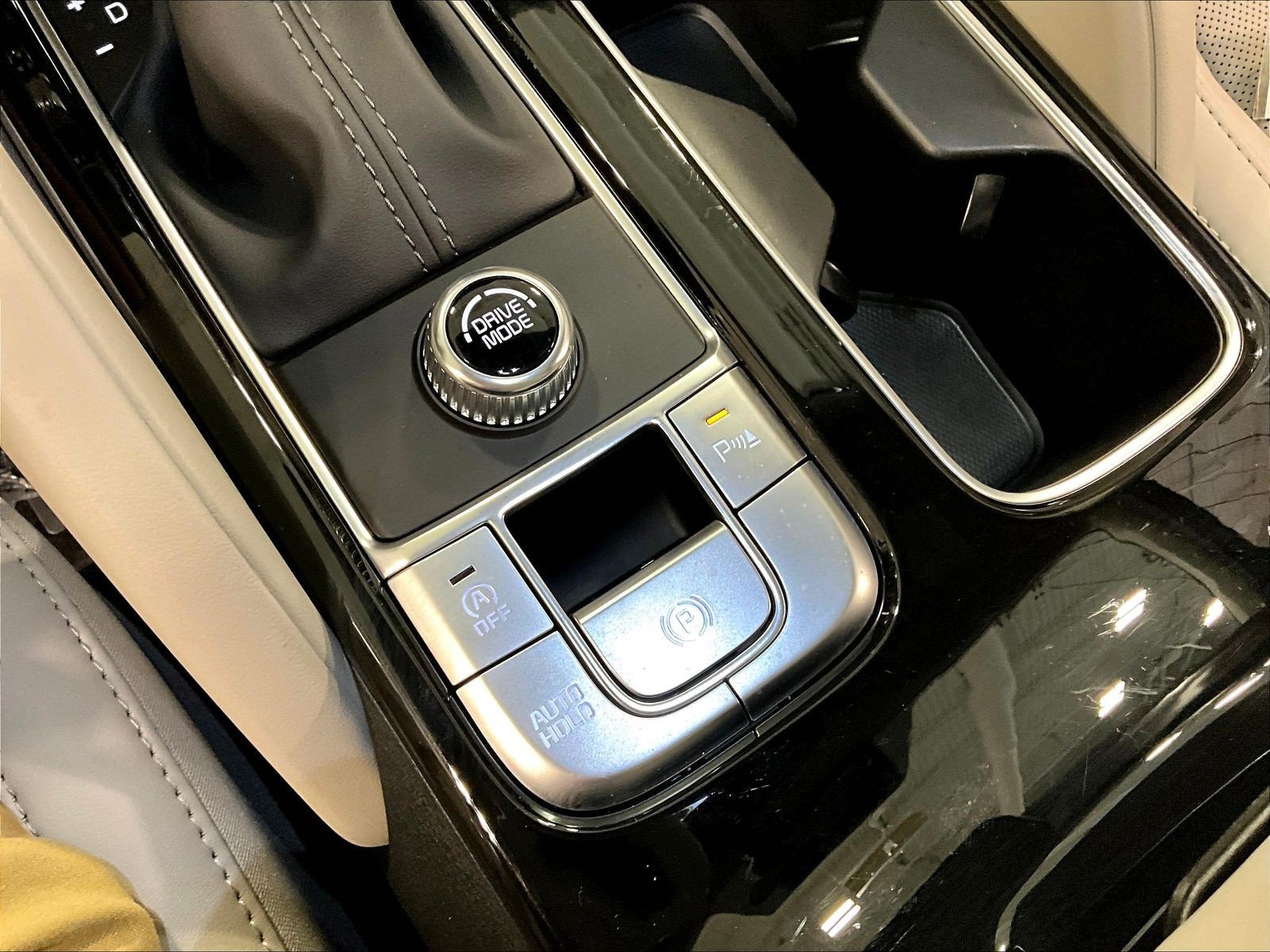 Used 2025 Kia Telluride S FWD image 39
