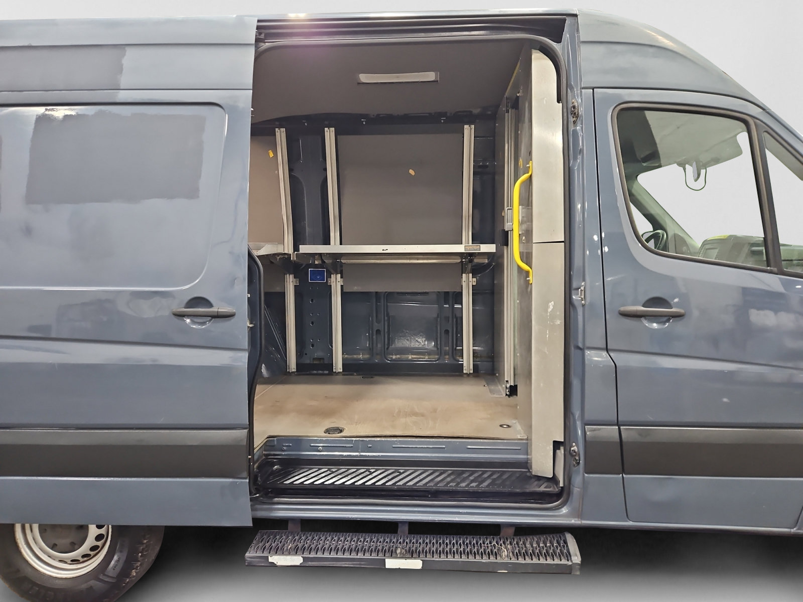 Used 2018 Mercedes-Benz Sprinter 2500 image 14