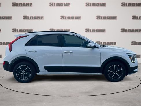 Used 2023 Kia Niro EX image 6