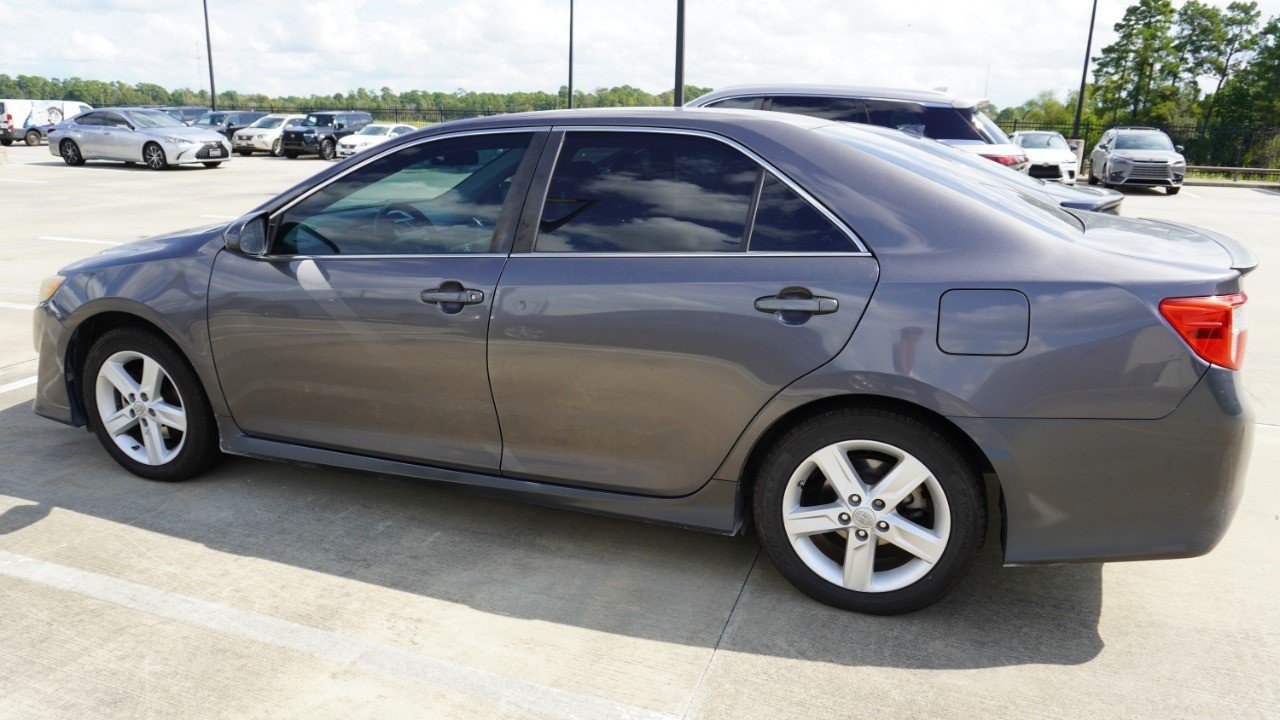 Used 2012 Toyota Camry SE FWD image 5