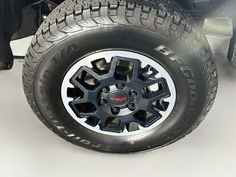 Used 2024 Toyota Tacoma TRD Off-Road image 11