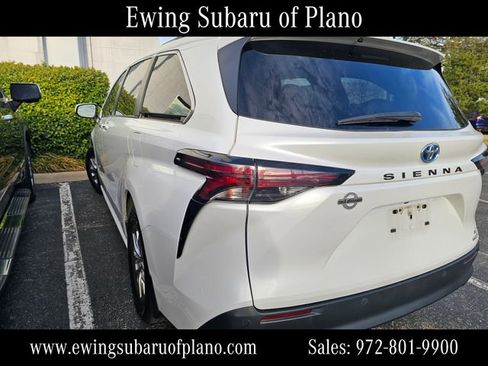 Used 2023 Toyota Sienna XLE image 3