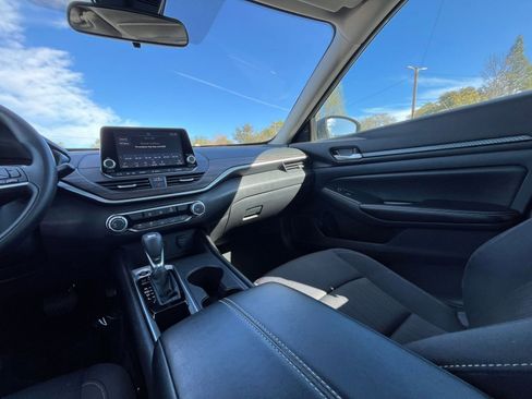 Used 2025 Nissan Altima 2.5 SV image 35