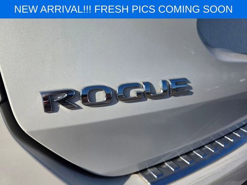 Used 2014 Nissan Rogue SV w/ SV Premium Package image 16