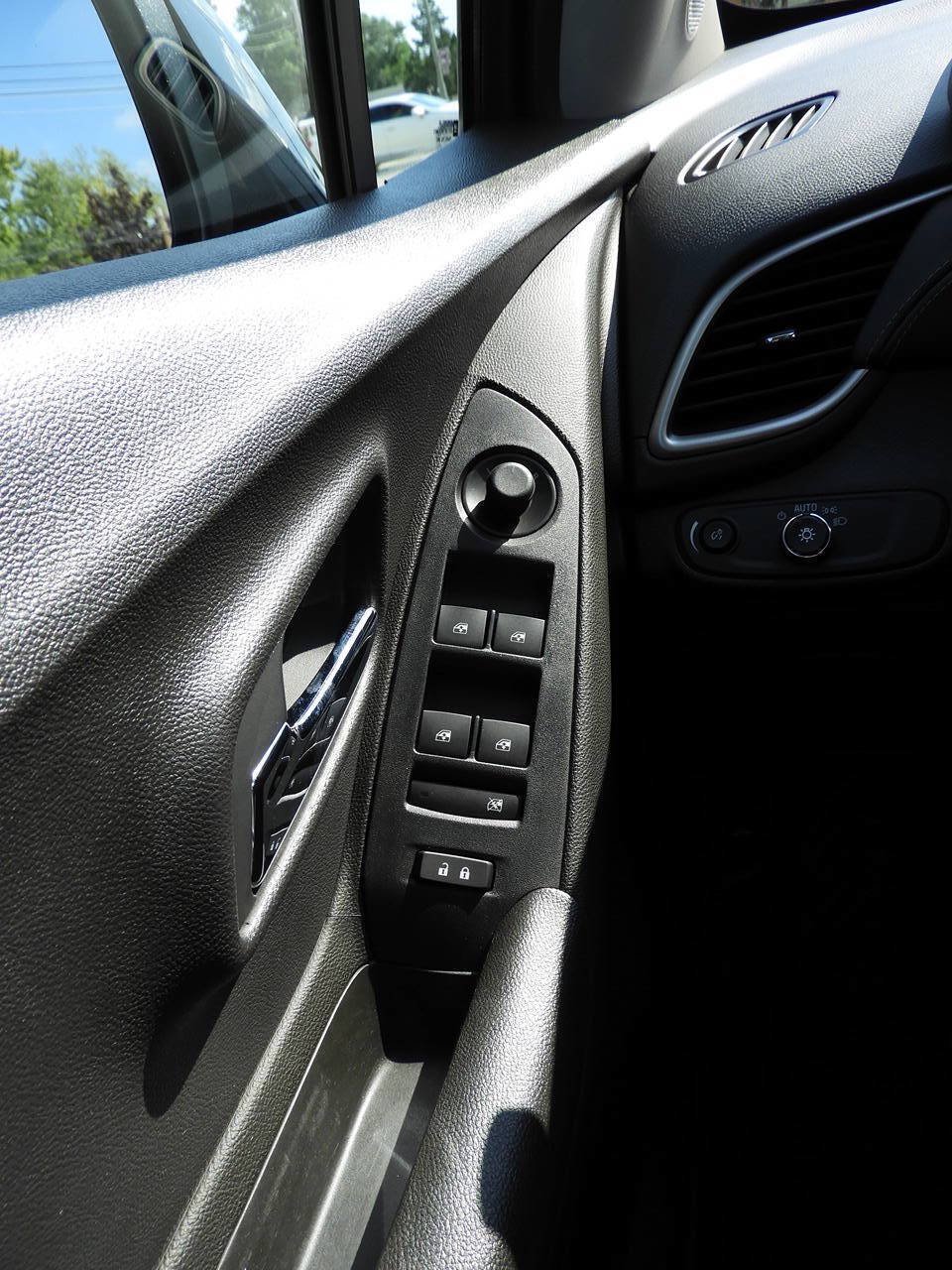 Used 2019 Chevrolet Trax LS FWD image 21