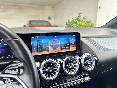 Used 2025 Mercedes-Benz GLA 250 4MATIC image 21