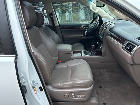 Used 2014 Lexus GX 460 Luxury image 20