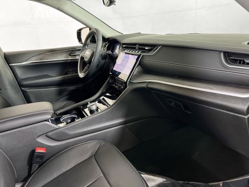 Used 2023 Jeep Grand Cherokee Limited image 28