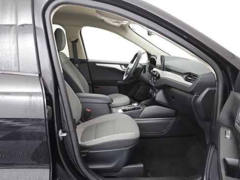 Used 2020 Ford Escape SE image 17