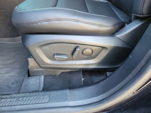 Certified 2021 Ford Explorer XLT w/ Equipment Group 202A image 9