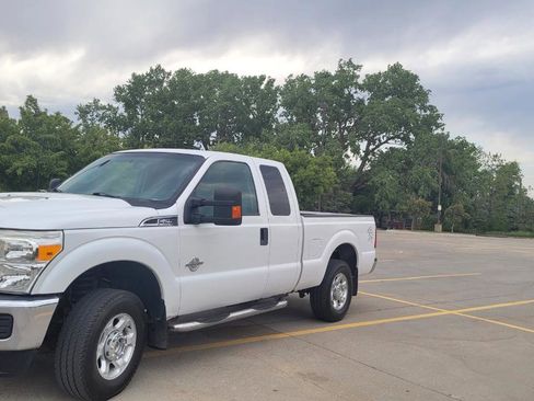 Used 2013 Ford F250 XLT AWD/4WD image 2