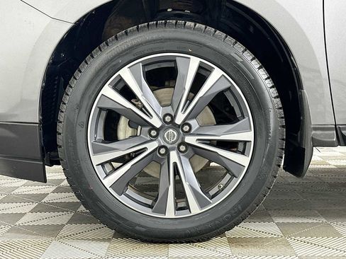 Used 2018 Nissan Pathfinder Platinum image 31