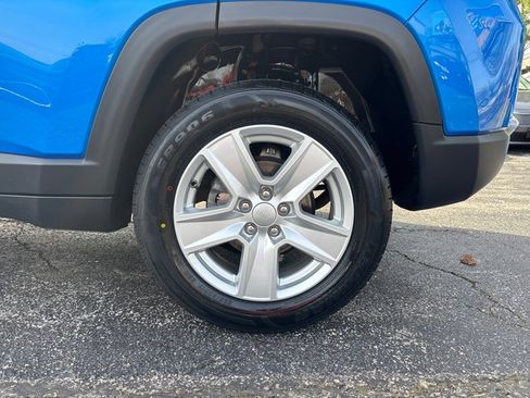 Used 2022 Jeep Compass Latitude w/ Convenience Group AWD/4WD image 32