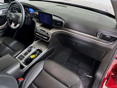 Certified 2022 Ford Explorer XLT w/ Equipment Group 202A image 33