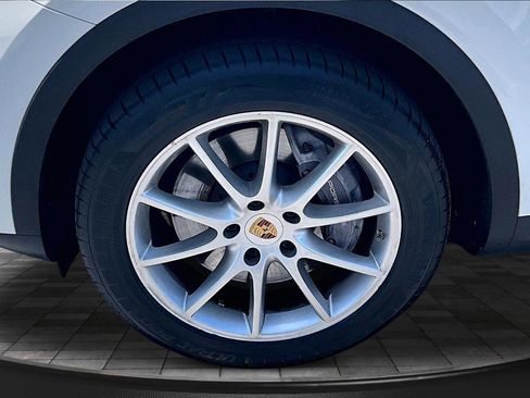 Used 2022 Porsche Cayenne Platinum Edition AWD/4WD image 36