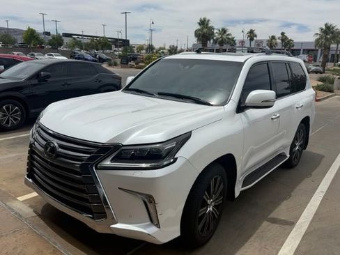 Used 2018 Lexus LX 570 4WD w/ Luxury Package image 2