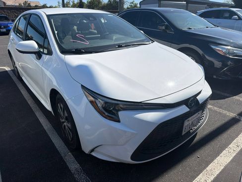 Certified 2022 Toyota Corolla LE FWD image 2
