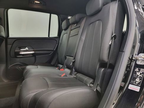 Used 2023 Mercedes-Benz GLB 250 4MATIC image 17