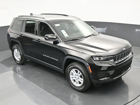 Used 2024 Jeep Grand Cherokee Laredo w/ Trailer Tow Package image 42