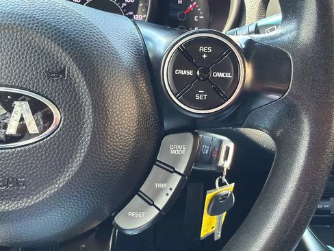 Used 2019 Kia Soul + FWD image 11