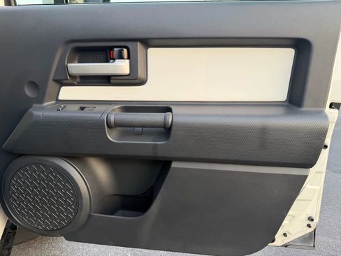 Used 2014 Toyota FJ Cruiser 4WD w/ Upgrade Package image 20