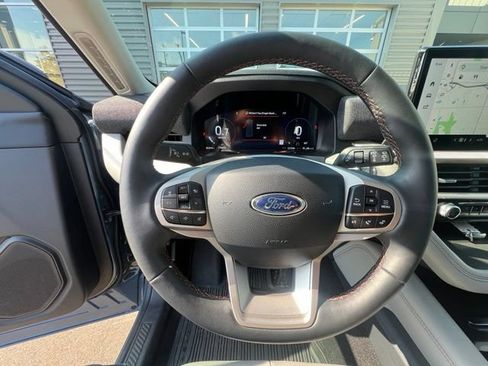Used 2025 Ford Explorer Active w/ Active Comfort Package AWD/4WD image 29