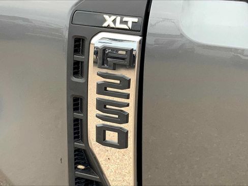 New 2026 Ford F250 XLT w/ FX4 Off-Road Package AWD/4WD image 15