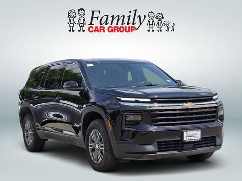 Used 2024 Chevrolet Traverse LS FWD image 2