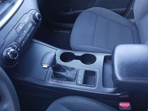 Used 2019 Kia Sorento L image 11