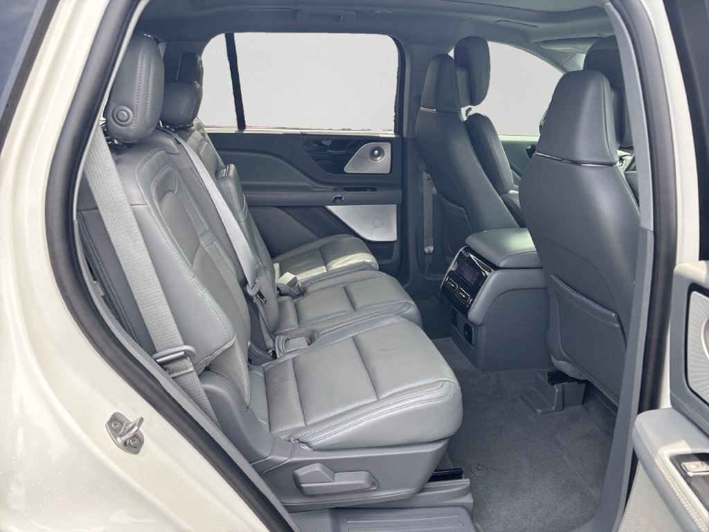 Used 2020 Lincoln Aviator Reserve w/ Equipment Group 202A AWD/4WD image 13