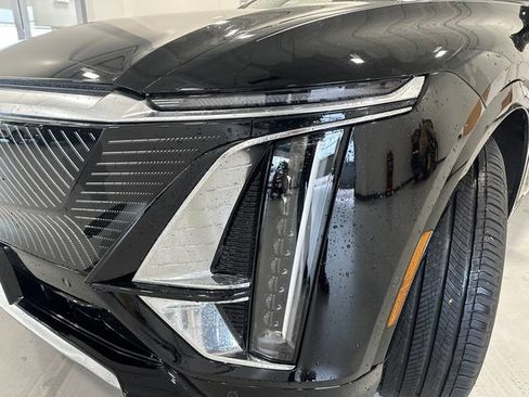 Used 2024 Cadillac Lyriq Luxury AWD/4WD image 6
