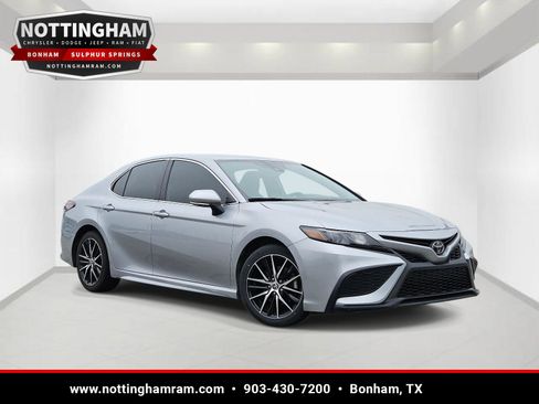 Used 2024 Toyota Camry SE w/ Convenience Package FWD image 1