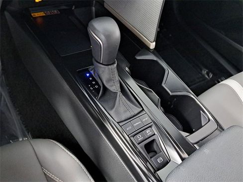 Used 2025 Toyota Camry SE image 30