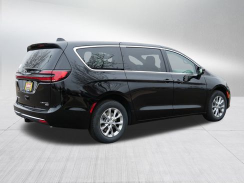 New 2026 Chrysler Pacifica Limited w/ Uconnect Theater Family Group image 7