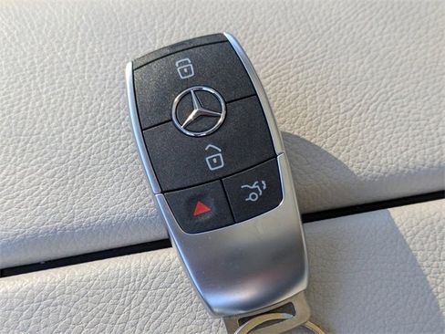 Used 2022 Mercedes-Benz GLE 350 w/ AMG Line Exterior image 33