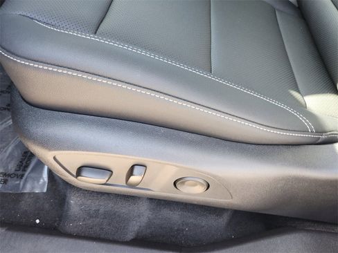 Certified 2026 Chevrolet Traverse LT w/ Driver Confidence Package image 7