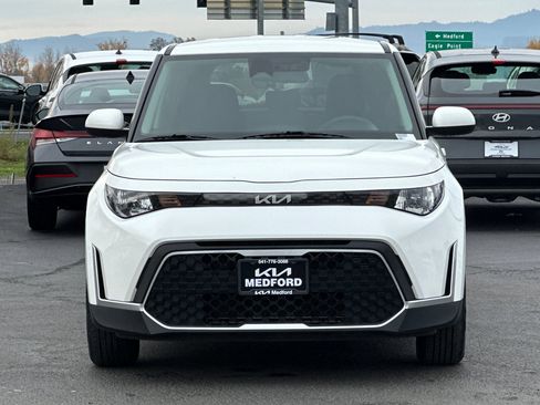 Used 2023 Kia Soul LX w/ LX Technology Package image 10