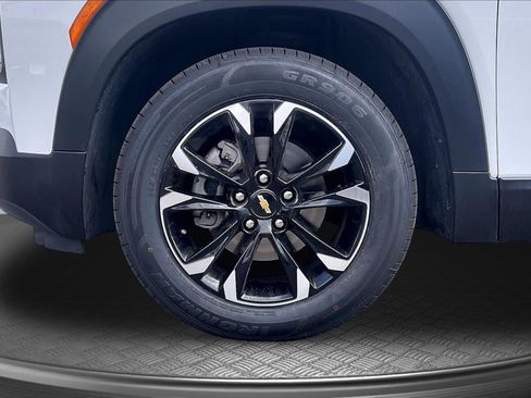 Used 2022 Chevrolet TrailBlazer LT w/ Confidence II Package FWD image 9
