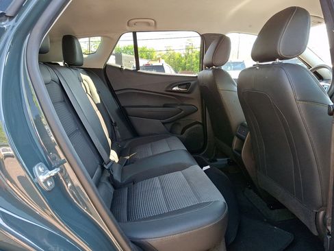 Used 2025 Chevrolet Trax LT FWD image 14