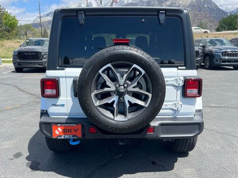 Used 2024 Jeep Wrangler Unlimited AWD/4WD image 8